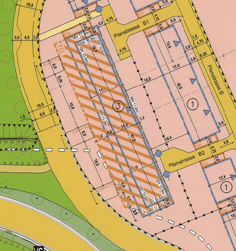 Stadtplan-Ausschnitt mit orange diagonal markiertem Baubereich, Parzellen und Straßen.