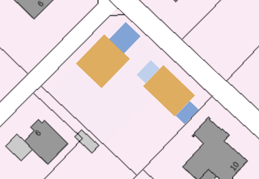 Lageplan: Zwei orangefarbene Gebäude mit blauen Anbauten auf pinkem Grundstück.