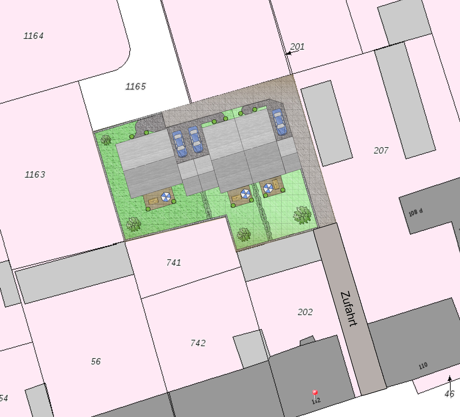 Lageplan eines Grundstücks mit Gebäudekomplex, Parkplätzen, Grünflächen und Zufahrt
