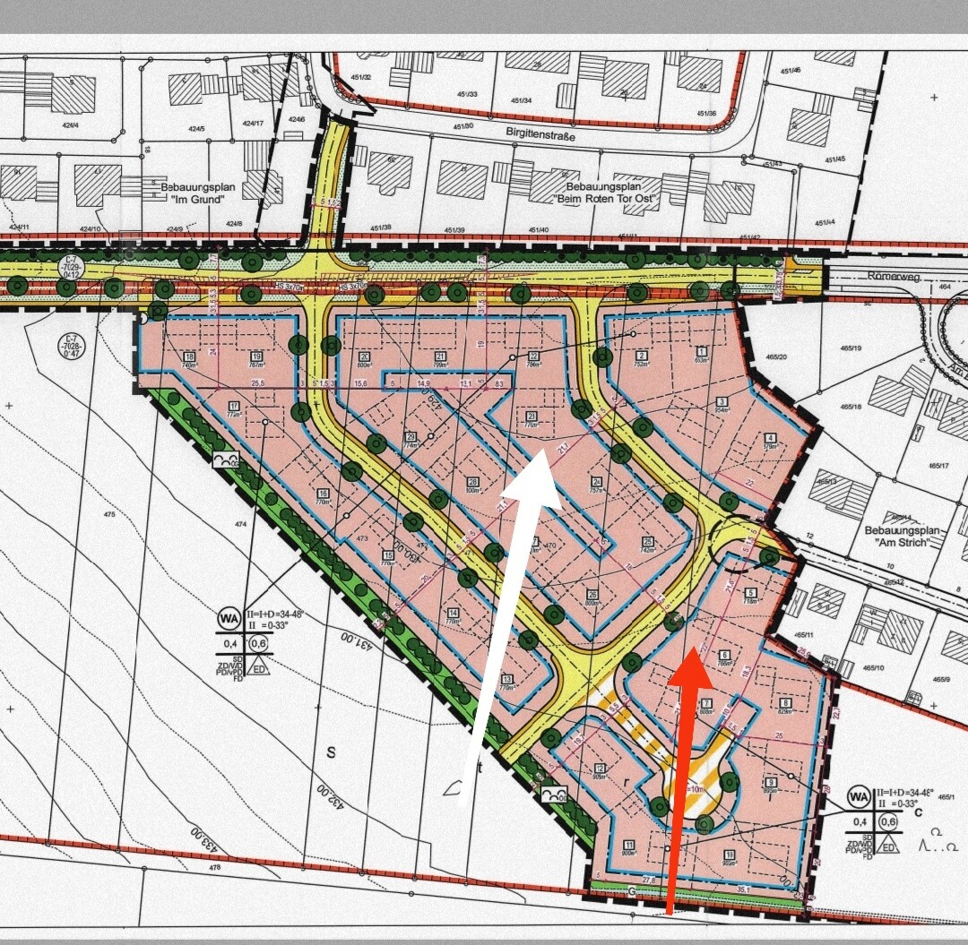 Lageplan eines Bebauungsgebiets: Straßen, Grünflächen, farblich markierte Zonen, Pfeile.