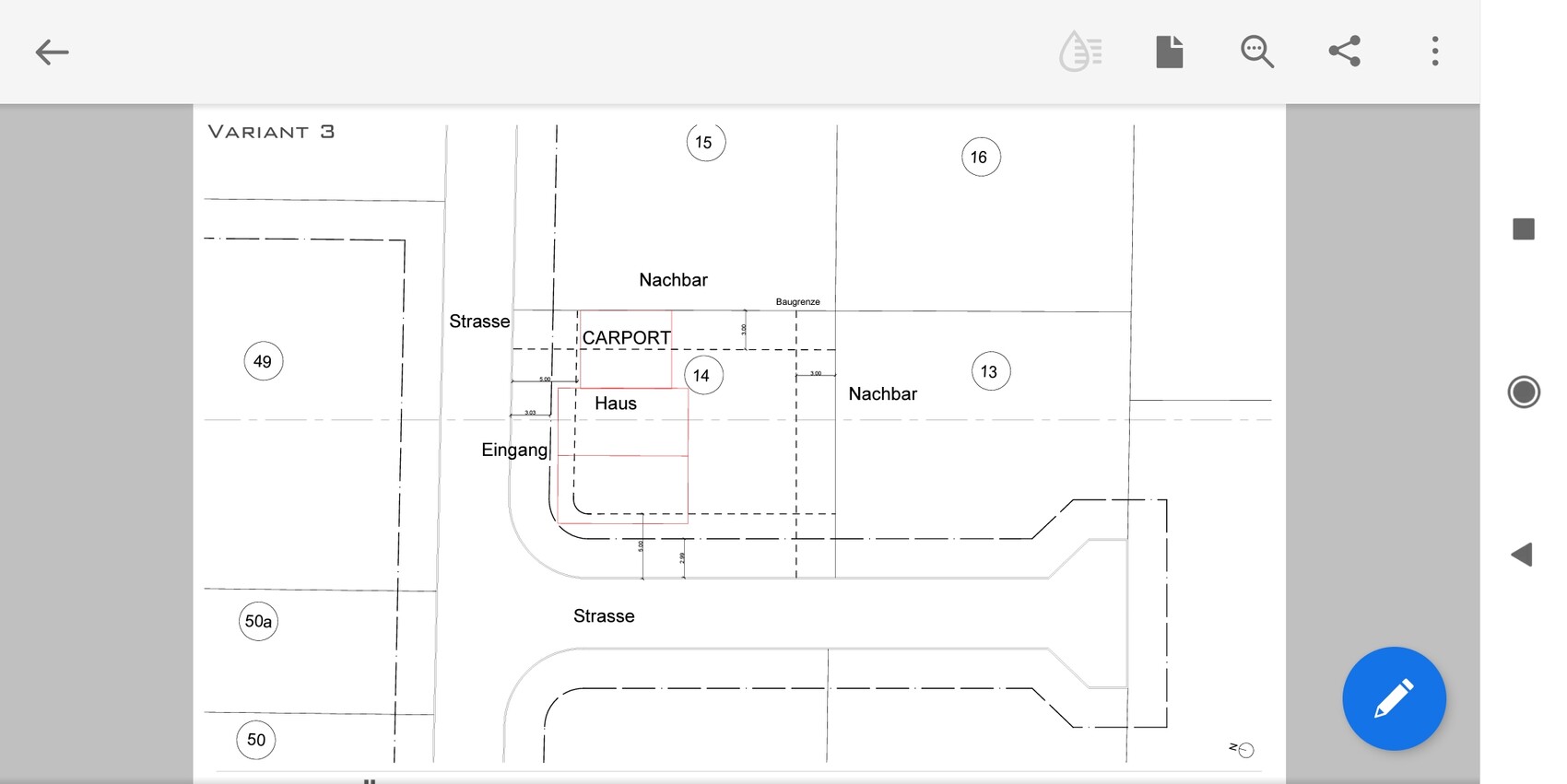 Lageplan: Haus mit Carport, Eingang, Nachbar, Strassenverlauf und Baugrenze.