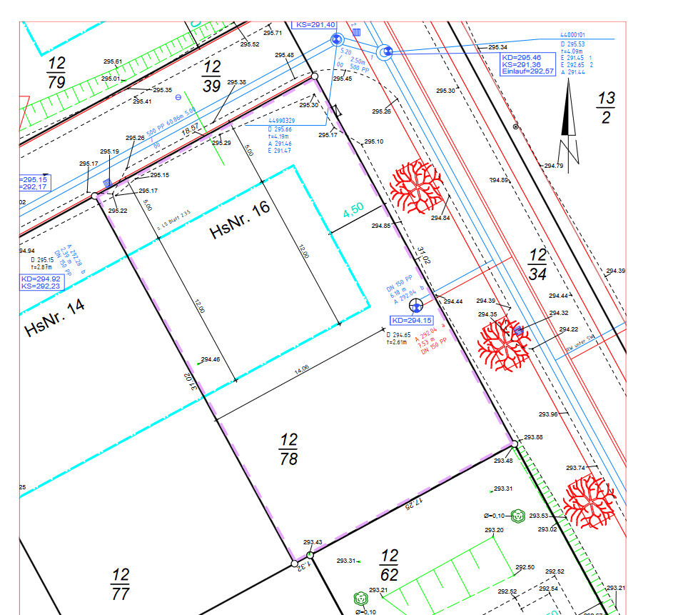 Lageplan eines Baugrundstücks mit Parzellen, Bauflächen und Straßendetails.