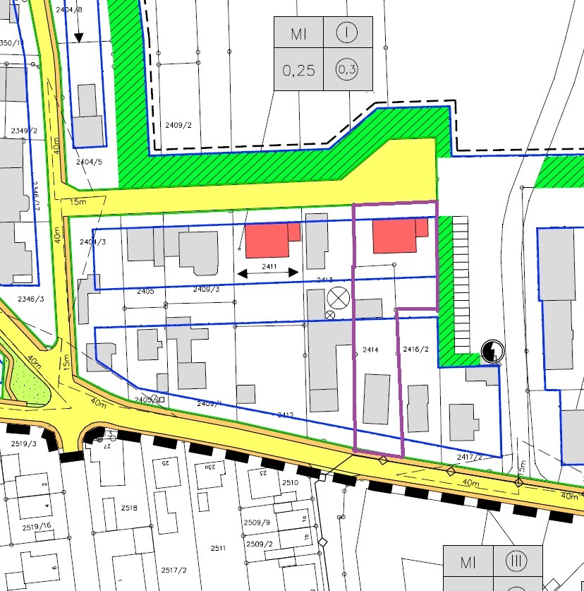 Lageplan: farbcodierte Grundstücke, Straßen und Grünflächen; Grün schraffiert, Gelb, Blau, Lila.