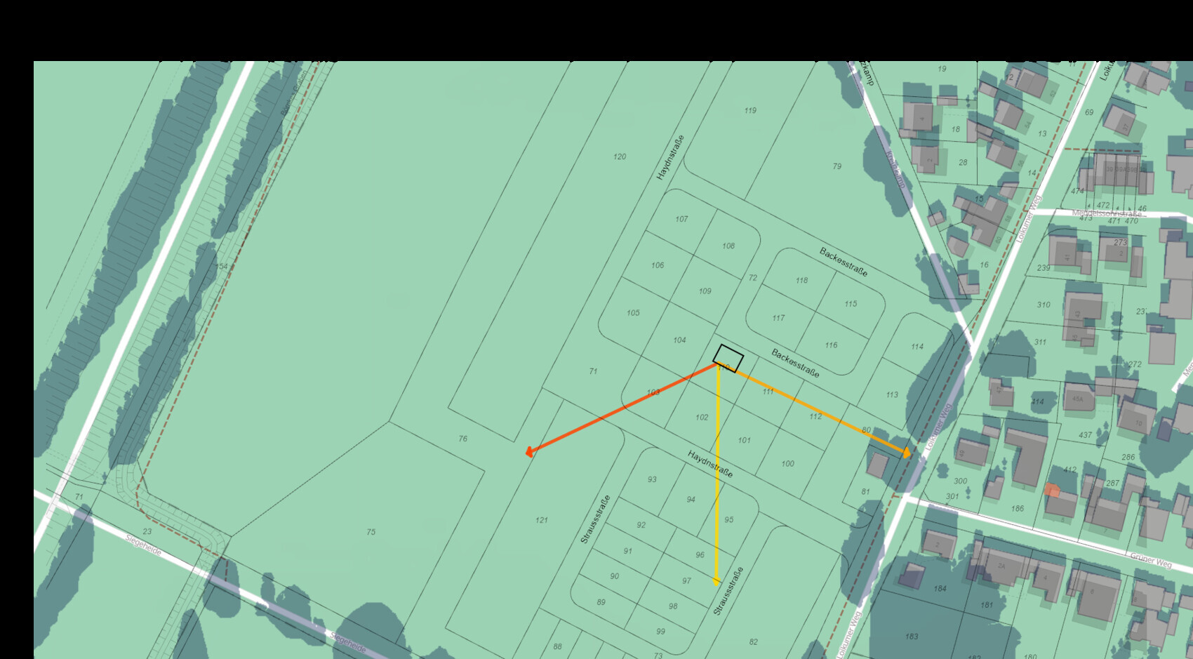 Lageplan eines Baugebiets mit Parzellen, Straßen und Pfeilen