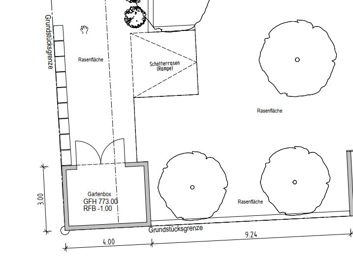 Lageplan eines Grundstücks mit Gartenflächen, Rasenflächen und Bäumen.