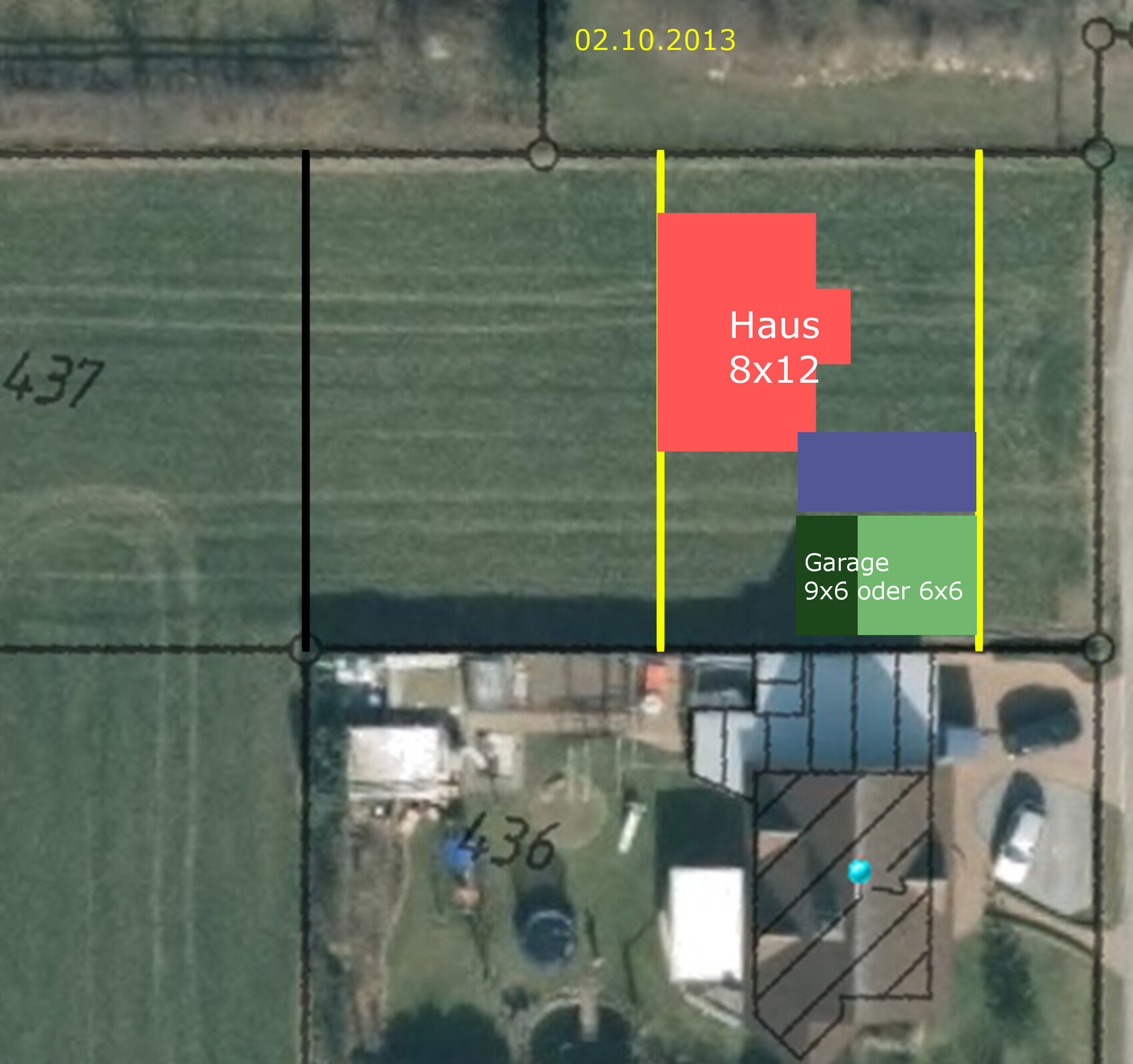 Satellitenbild eines Baugrundstücks mit markiertem Haus und Garage im Lageplan