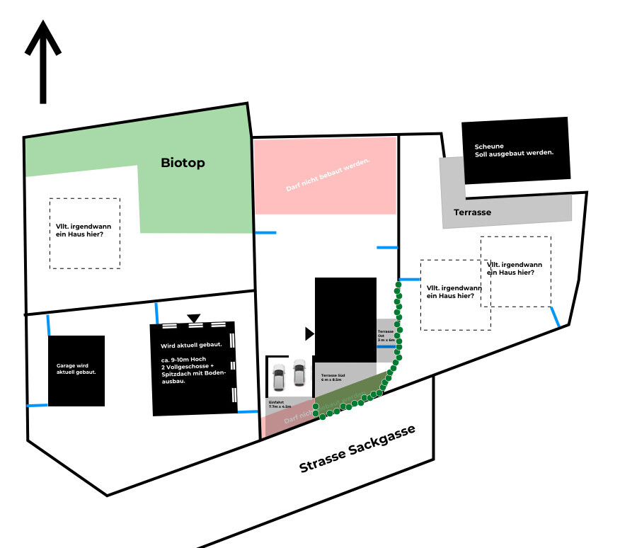 Lageplan eines Baugebiets: Biotopgrün, Gebäude, Terrasse, Scheune, Sackgasse, Parkflächen.