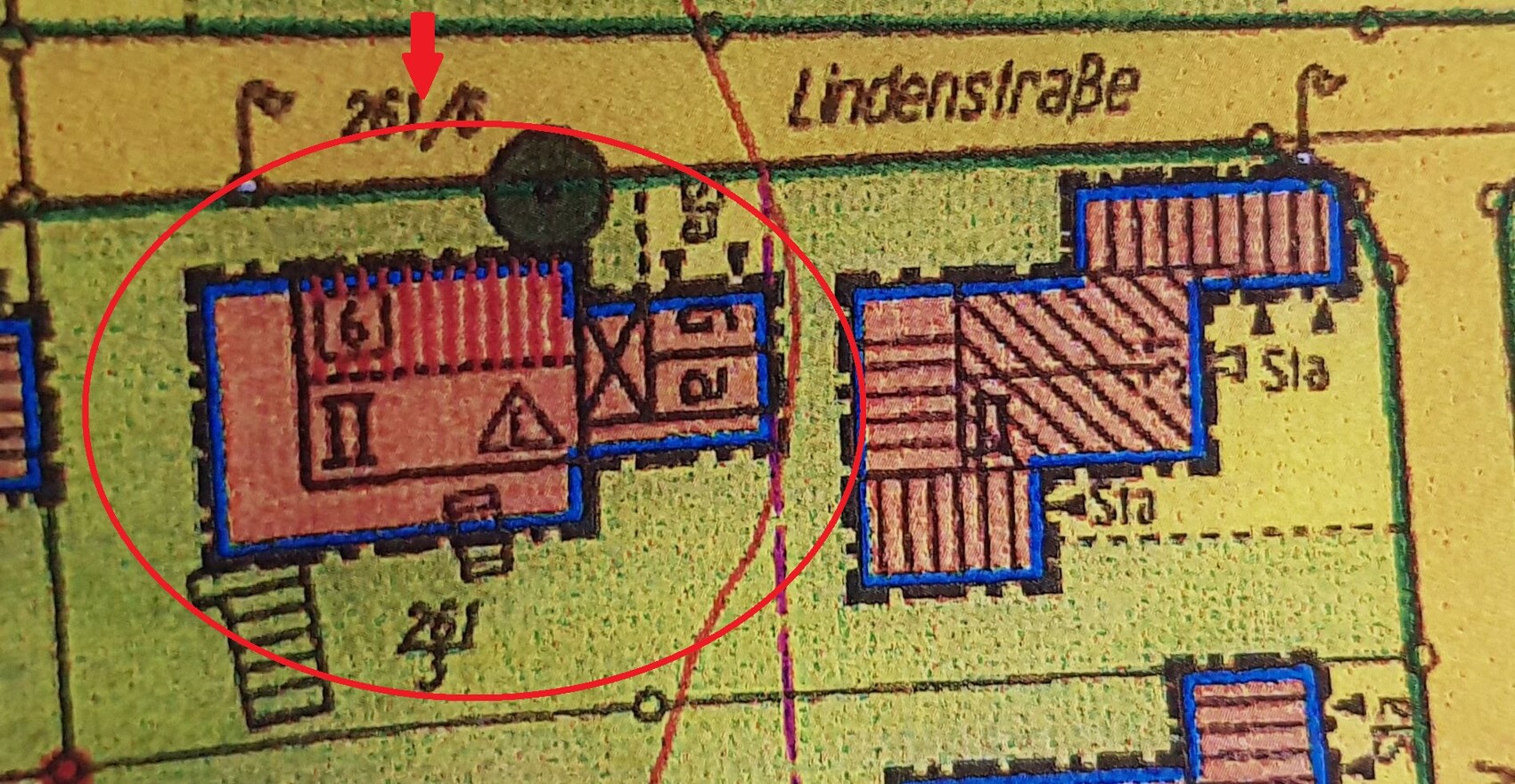 Baugrundstücksplan mit markierten Gebäudeflächen neben Lindenstraße