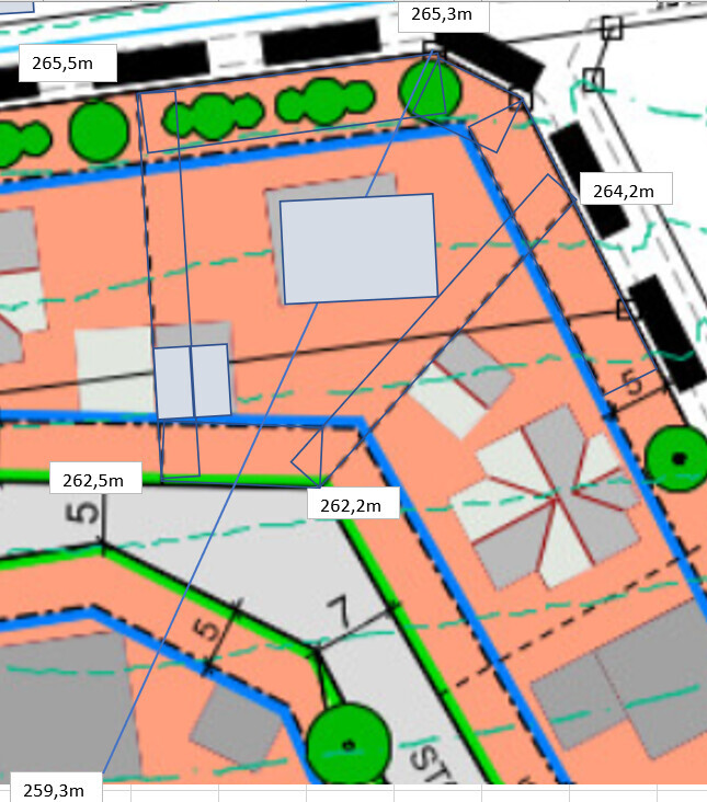 Lageplan eines Baugrundstücks mit Gebäuden, Grenzlinien und Bäumen