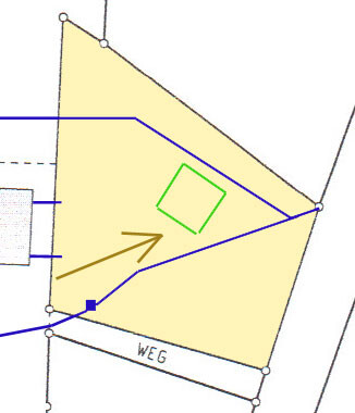 Grundstücksplan mit gelbem Baugrundstück, blauer Grenzlinie und grünem Rechteckmarker.