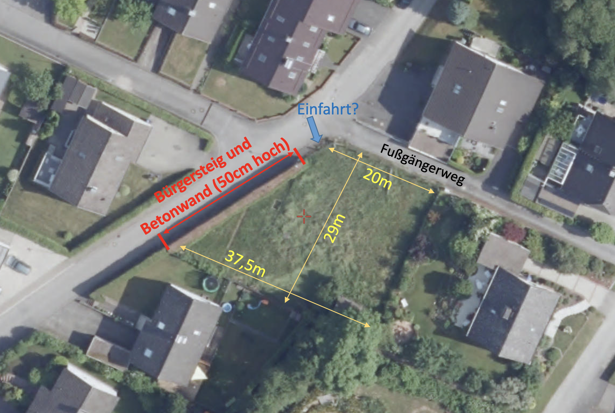 grundstueck-grundriss-aerial-view-massangaben-lage-burgersteig-betonwand.png