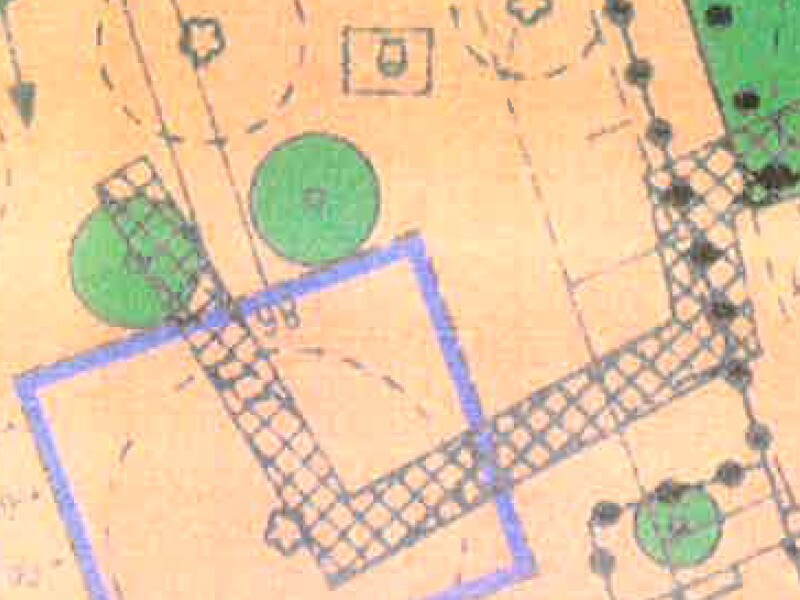 Grundstücks-Grundriss mit Gebäuden, Wegen und Bäumen auf Planzeichnung