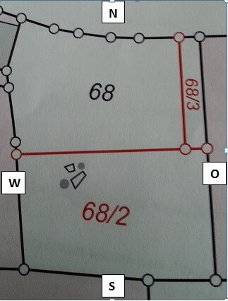 Grundstücksplan mit roter Grenze, Lot 68/2 und Himmelsrichtungen N S W O