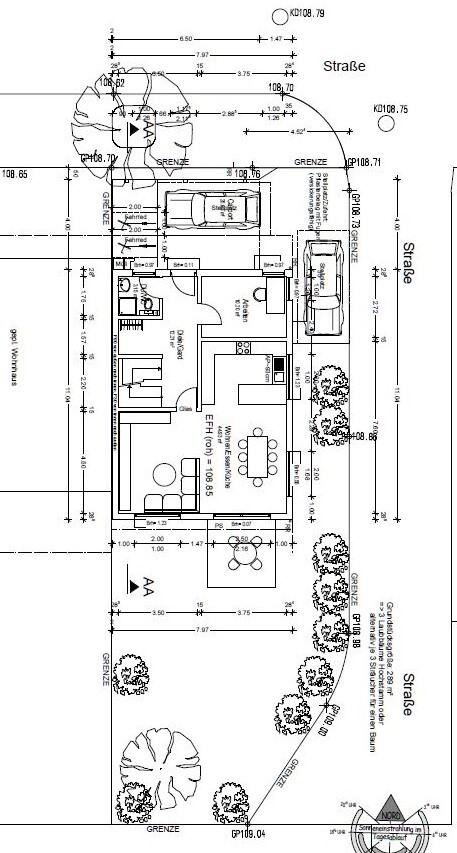 Grundriss eines Hauses mit Innenräumen, Garten, Bäumen und umliegenden Straßen