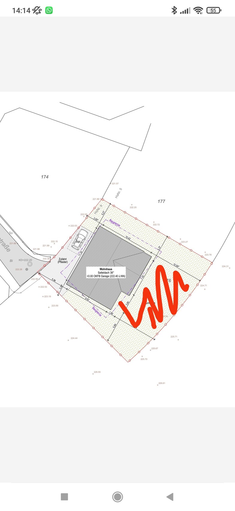 Lageplan: Wohnhaus mit Garage, Zufahrt und Garten; rote Markierung.
