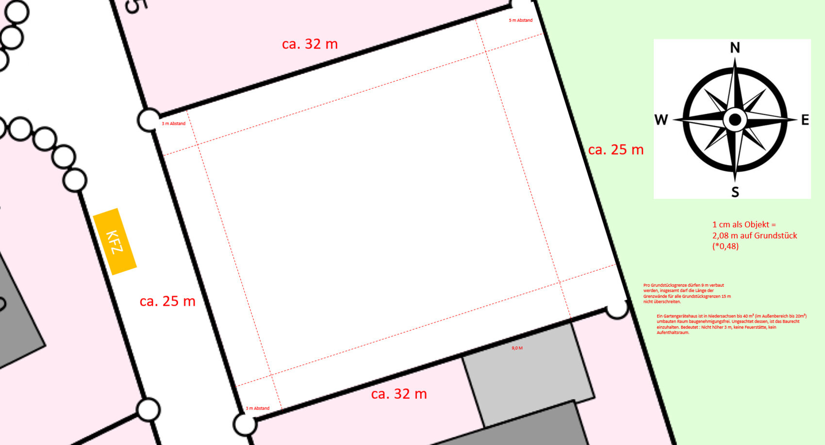 Lageplan eines Grundstücks mit Gebäudeflächen, Maßangaben und Kompass