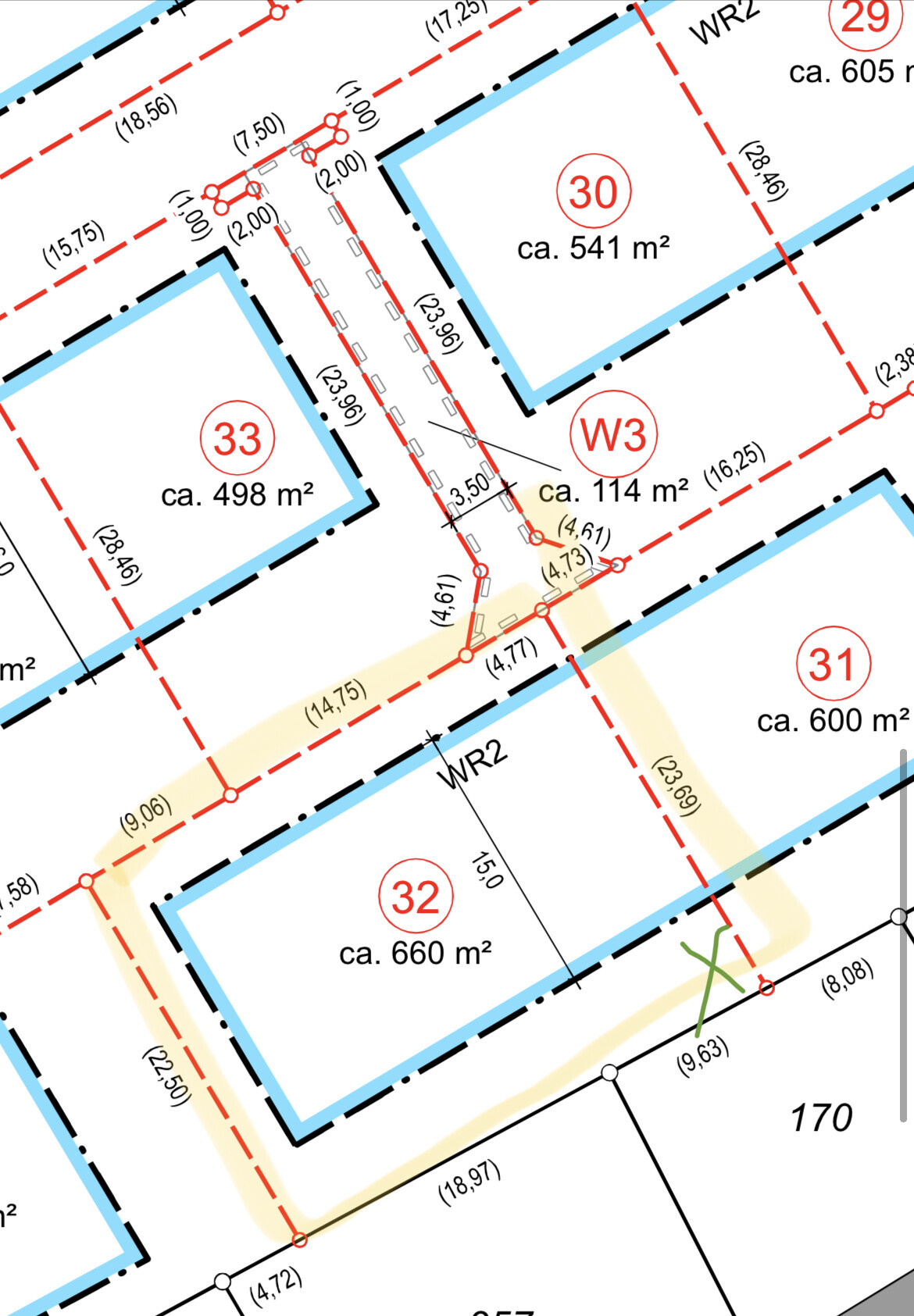 Lageplan mit Parzellen 30–33, blaue Gebäudeflächen, rote Grenzlinien und Flächenangaben
