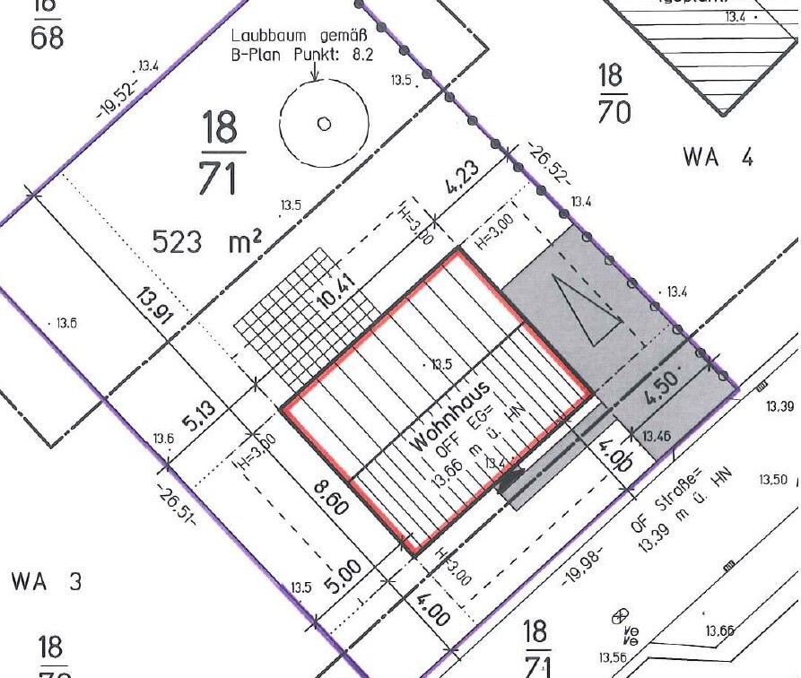 Grundstücksplan: rotes Rechteck markiert das Wohnhaus, umliegende Flächen und Grenzlinien.