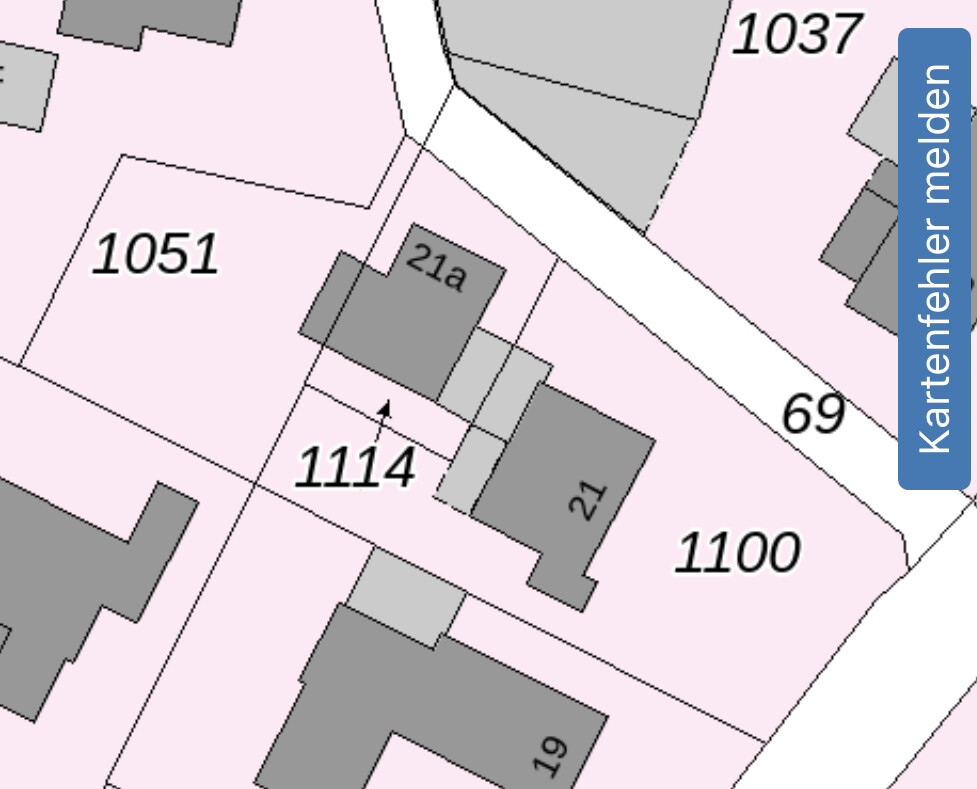 Ausschnitt einer Katasterkarte: Parzellen 1051, 1114, 1100; graue Gebäude auf pinken Flächen.