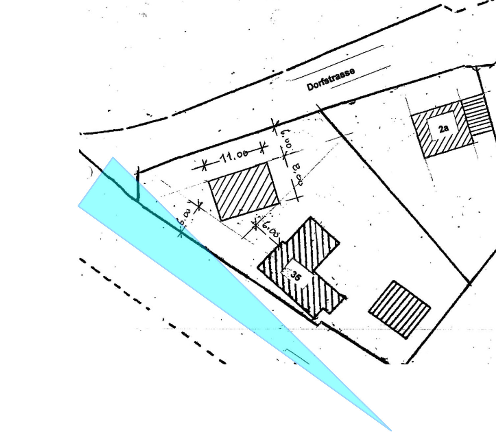 Lageplan einer Straßenszene: Dortstrasse, Gebäudegrundrisse und Maßlinien.