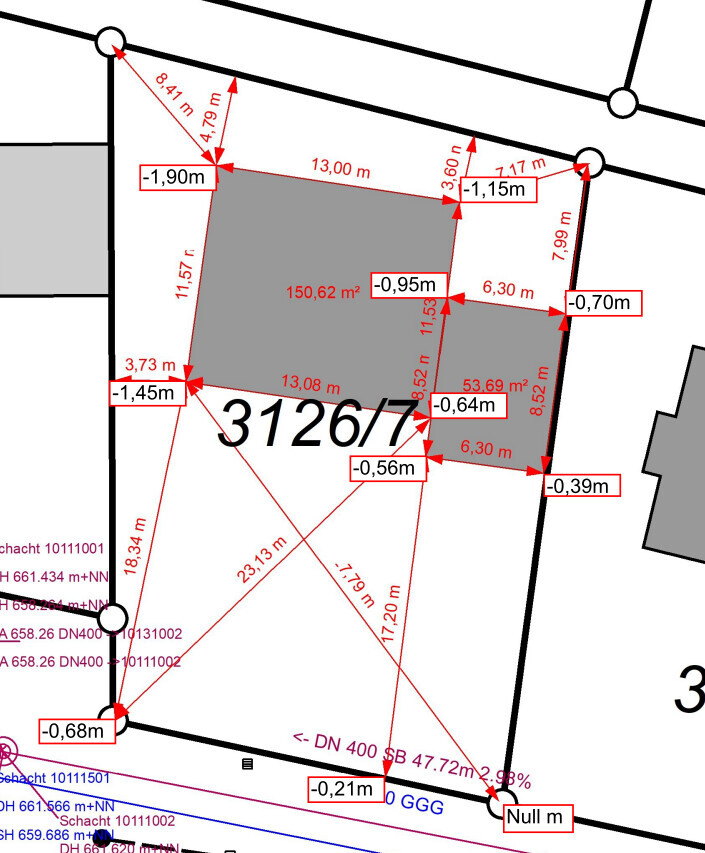 Grundstueckslageplan mit Grenzlinien, Maßen und grauer Gebaeudeform