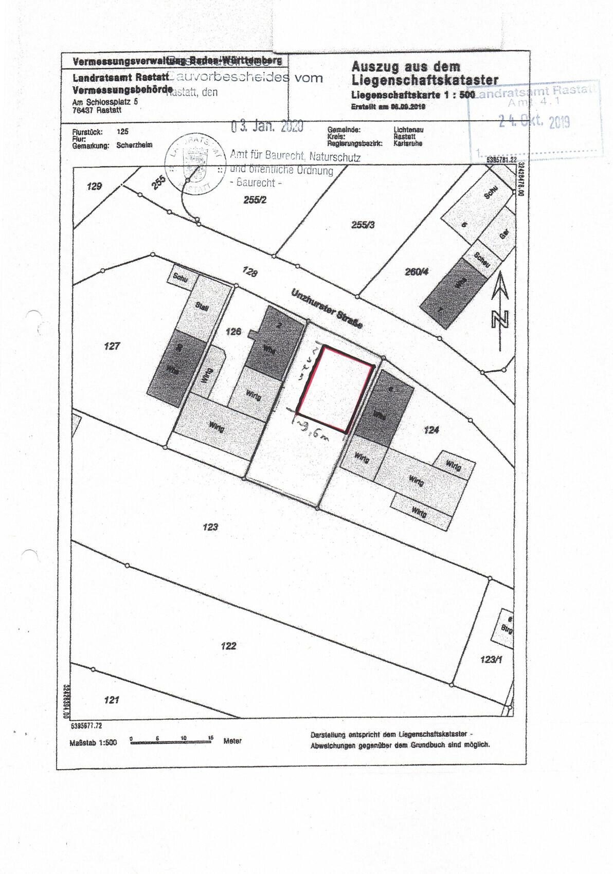 Ausschnitt aus dem Liegenschaftskataster: mehrere Parzellen, rot umrissenes Grundstück im Zentrum.