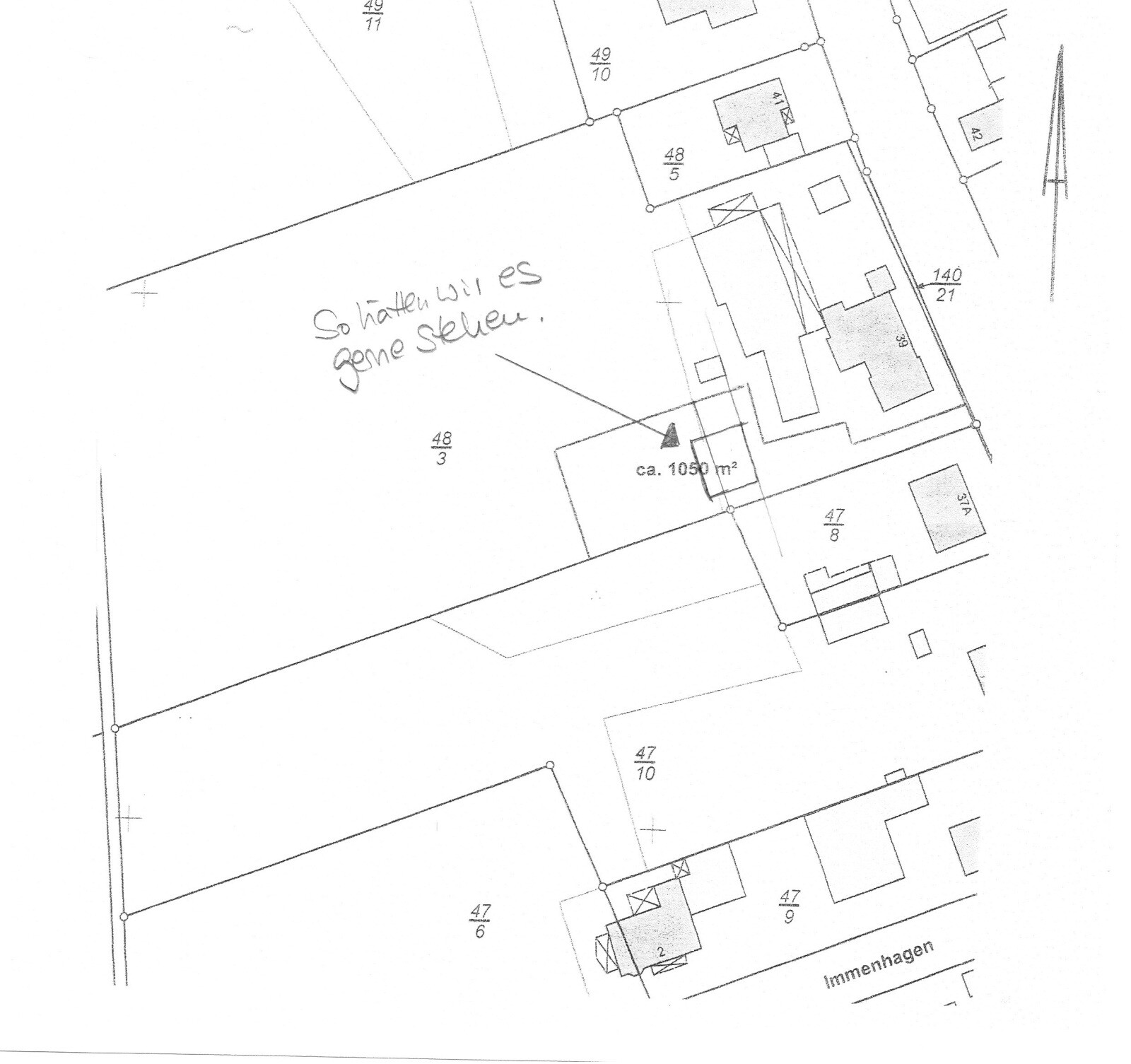 Lageplan eines Baugebiets mit Parzellen, Gebäuden und Notiz ca. 1050 m².