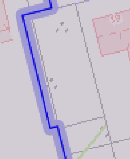 Schematischer Grundriss: langes graues Rechteck mit blauem Rand und grüner Diagonale.