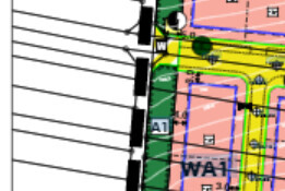 Lageplan eines Baugrundstücks mit Parzellen, Bäumen, Wegen und Gebäudeflächen