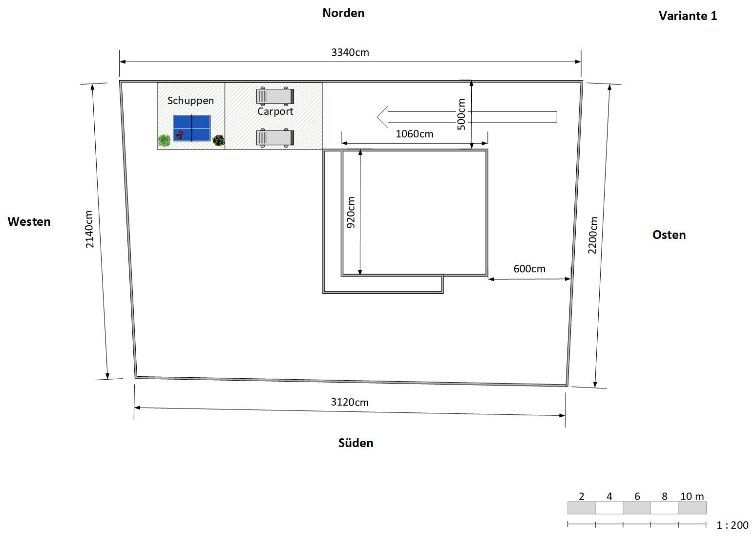 Grundriss eines Grundstücks mit Norden oben; links Schuppen und Carport; zentrales Gebäude.