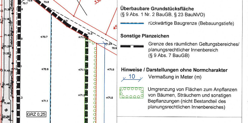 Planungskarte mit überbaubaren Grundstücksflächen, Baugrenze und Legende.