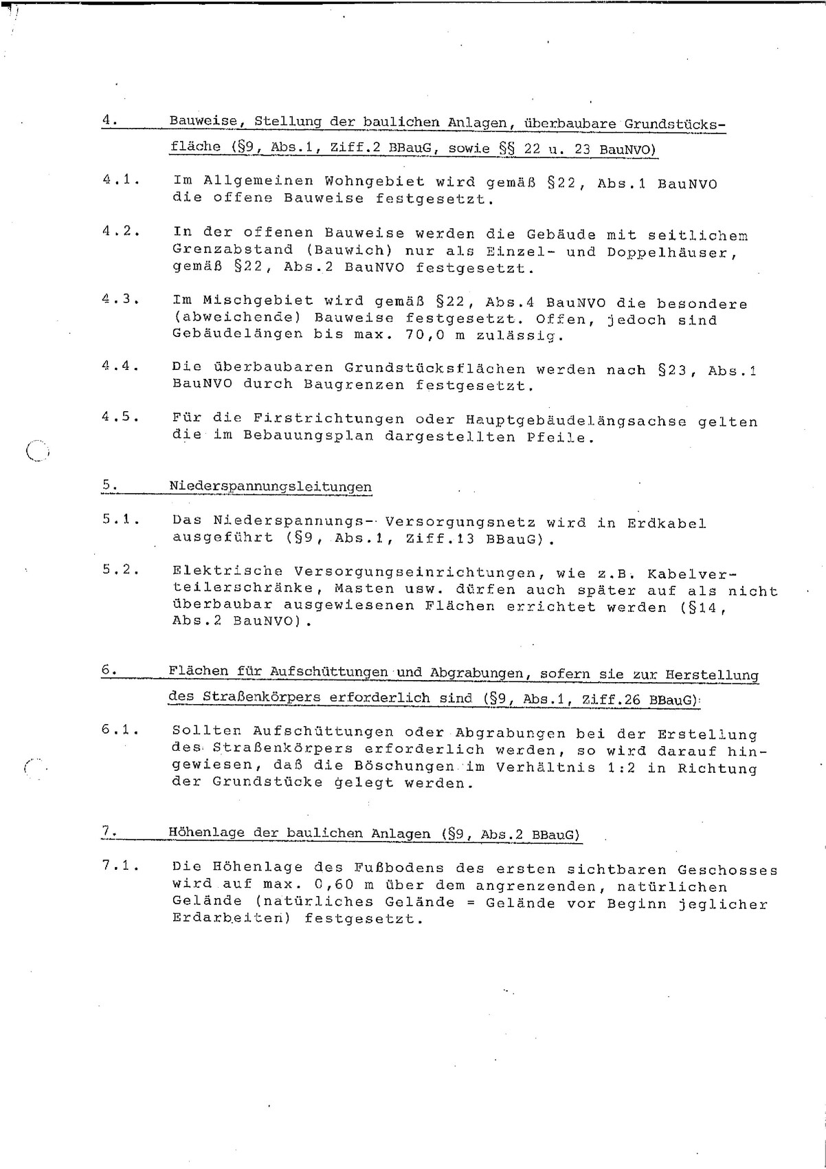 Scan eines Bebauungsplan-Dokuments mit Bauvorschriften: Bauweise, Grenzen, Leitungen, Höhenlage.