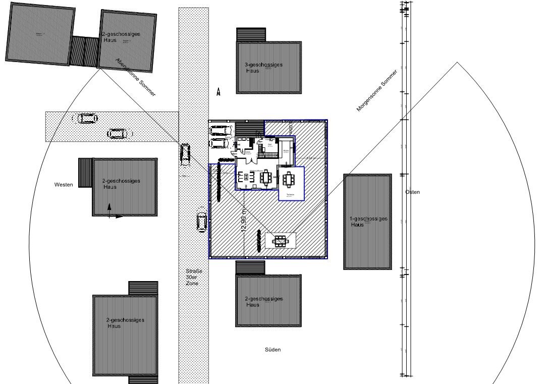 Lageplan eines Gebäudekomplexes: Zentral blau umrandetes Haus mit Innenraum, umliegende Häuser.