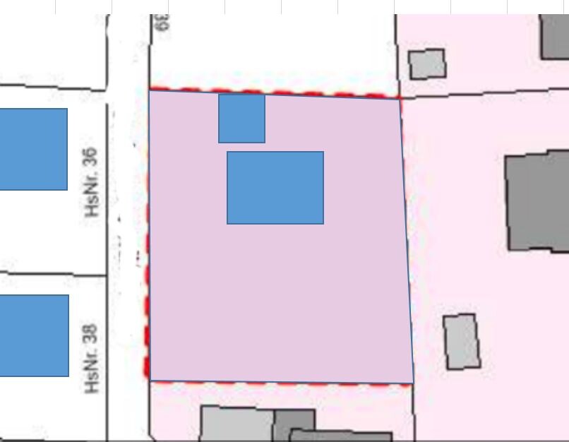 Lageplan: Pinkfarbene Parzelle mit roter Umrandung, darin zwei blaue Gebäude.