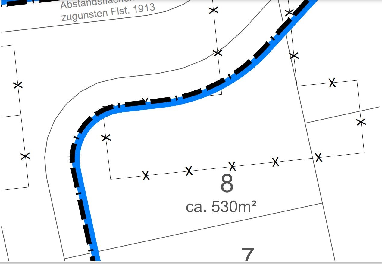 Lageplan des Grundstücks Nr. 8 (ca. 530 m²) mit kurviger blauer Weglinie.