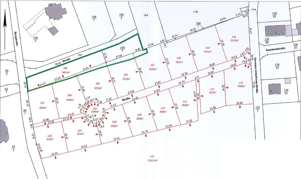 Uebersichtskarte der grundstuecksparzellen, rote nummern, grune umrandung, straßenverlauf
