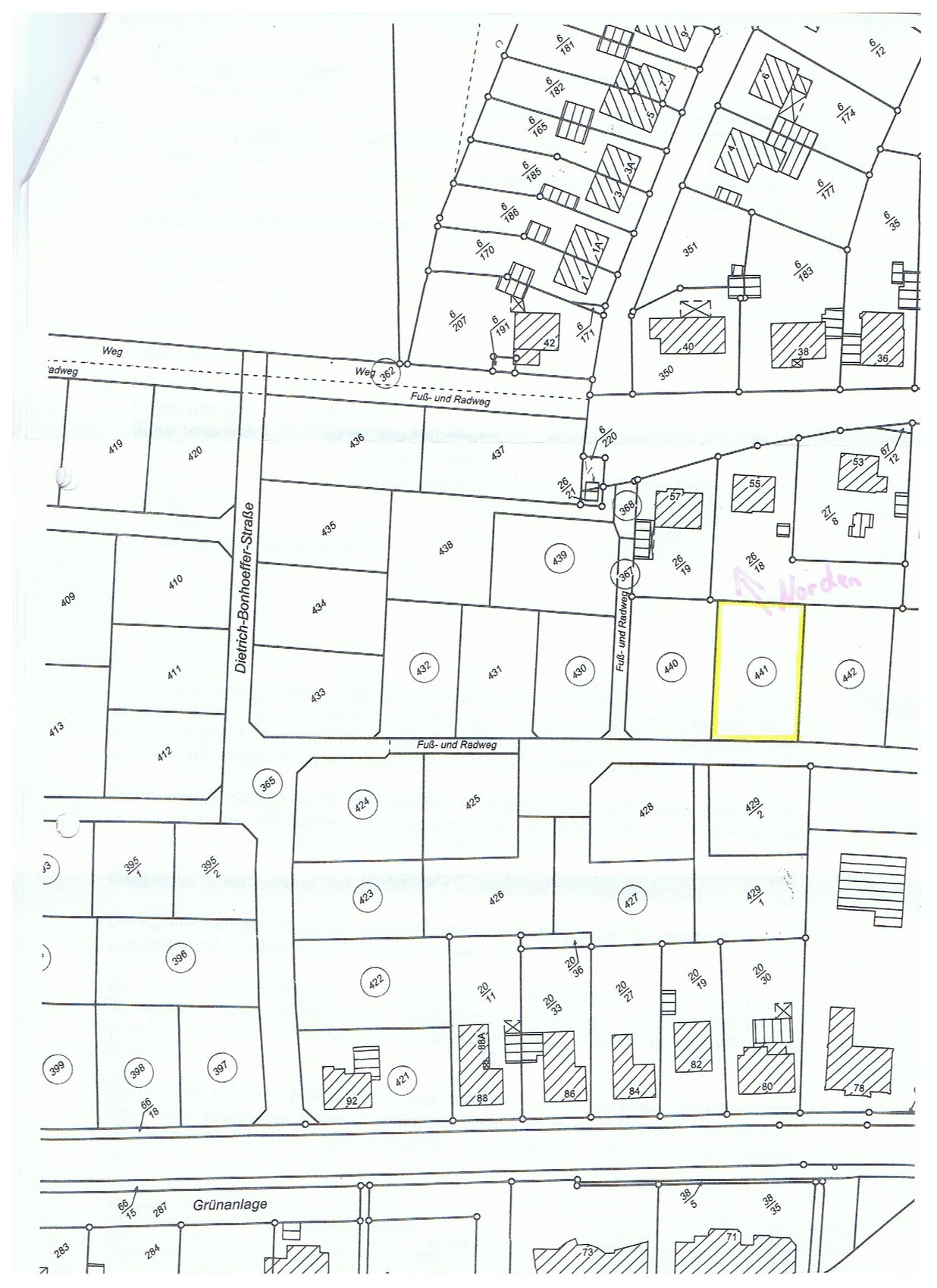 Lageplan eines Baugebiets mit Parzellenzahlen, Straßenverläufen und Grundstücksgrenzen