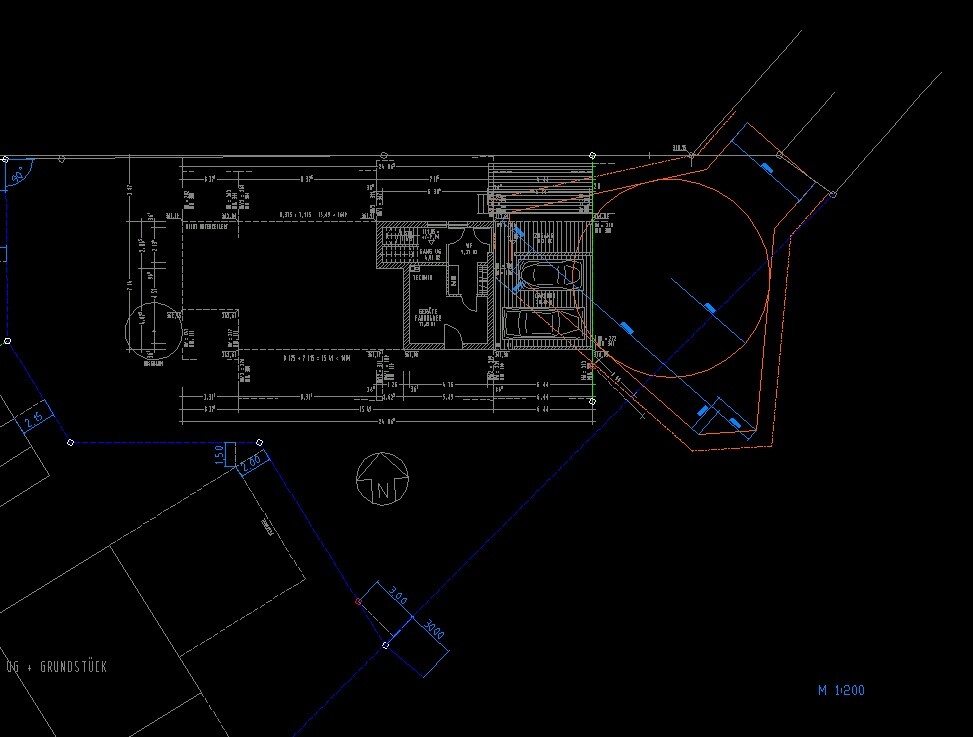 CAD-Grundriss und Grundstückslageplan mit Gebäudestruktur