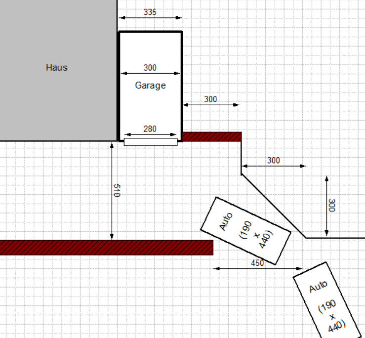 Grundriss eines Grundstücks mit Haus links, Garage, rotem Zufahrtsbereich und zwei Autos.
