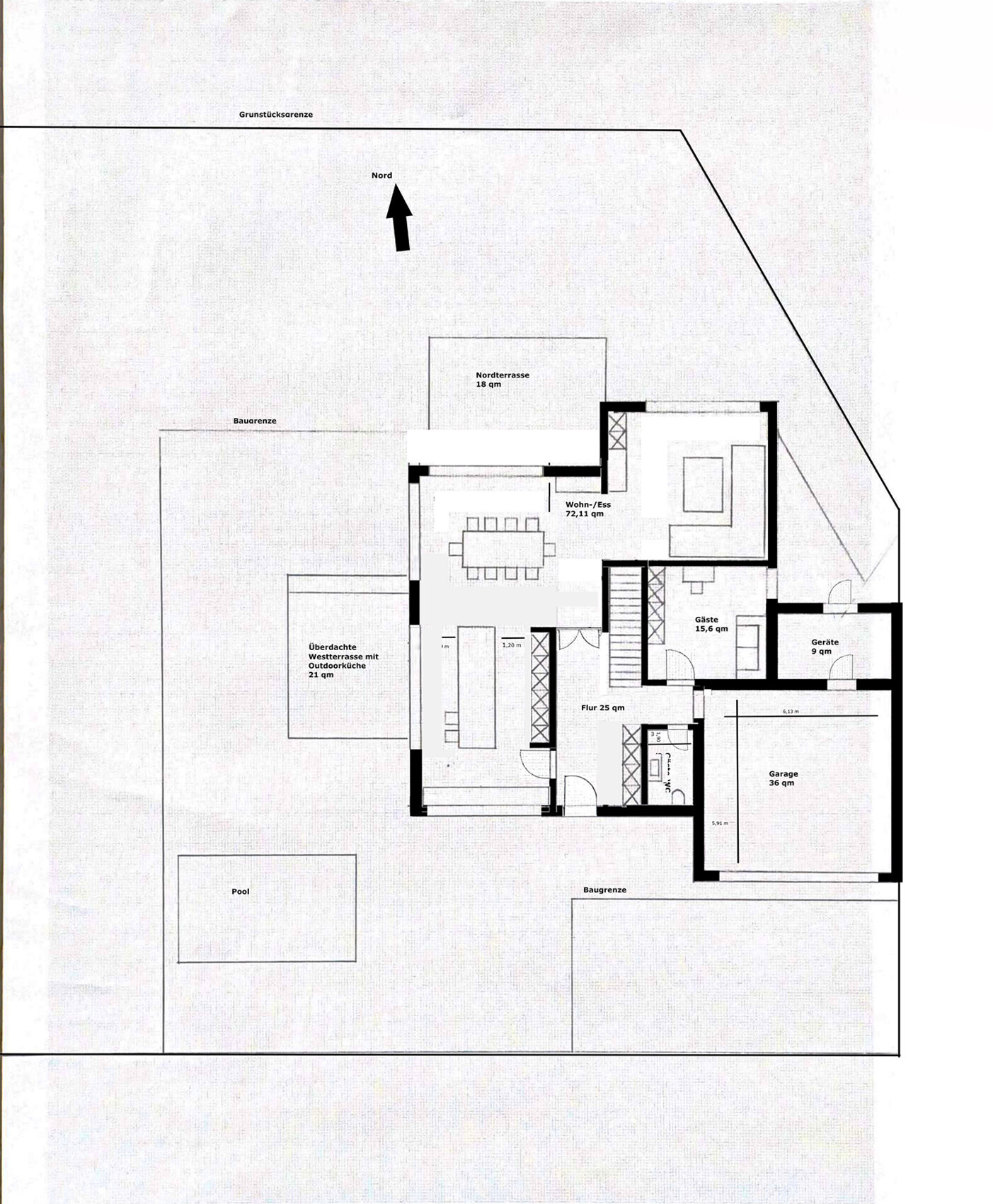 Grundriss eines Einfamilienhauses mit Wohn- und Essbereich, Gästezimmer, Terrasse, Garage und Pool.