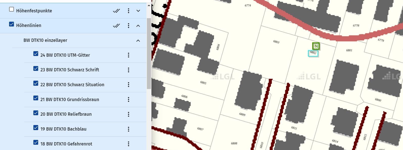 Kadastrale Kartenansicht mit Grundstücksparzellen und Layern
