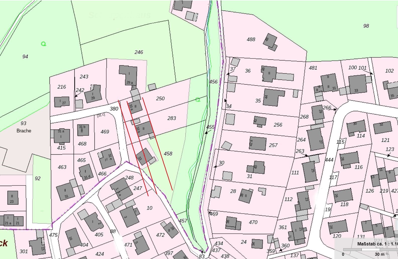Kadastrale Karte mit Grundstücken, Parzellen, Gebäuden und Wegen in einer Siedlung