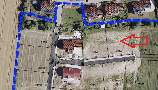 Lageplan eines Grundstücks mit Parzellen, Straßen und blauer Umrandung
