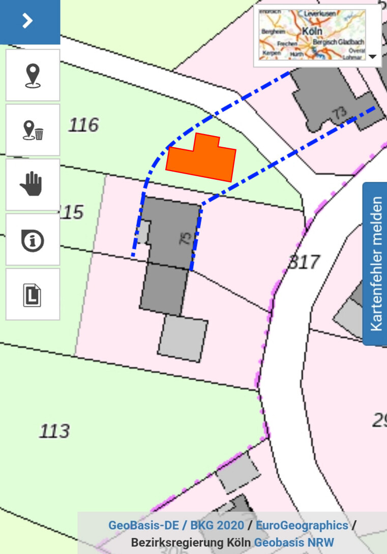 Lageplan eines grundstuecks mit rotem gebaeude, umlaufenden parzellen und blauer umrandung