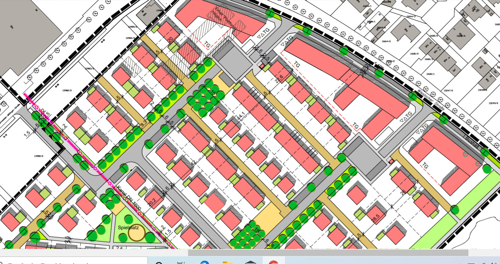 Lageplan eines städtischen Wohnviertels: rote Wohngebäude, grüne Bäume, Straßen und Spielplatz.