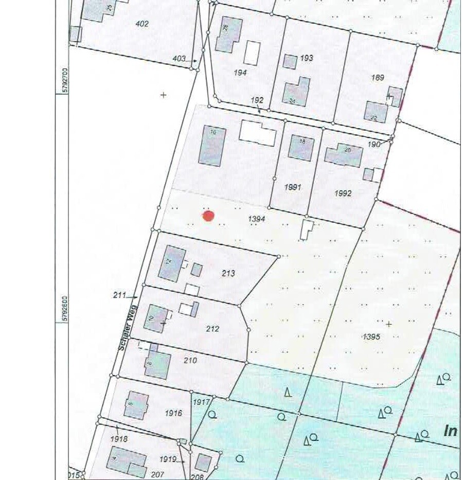 Katasterkarte: Parzellen mit Gebäuden, Grenzlinien und Nummern auf einem Grundriss.