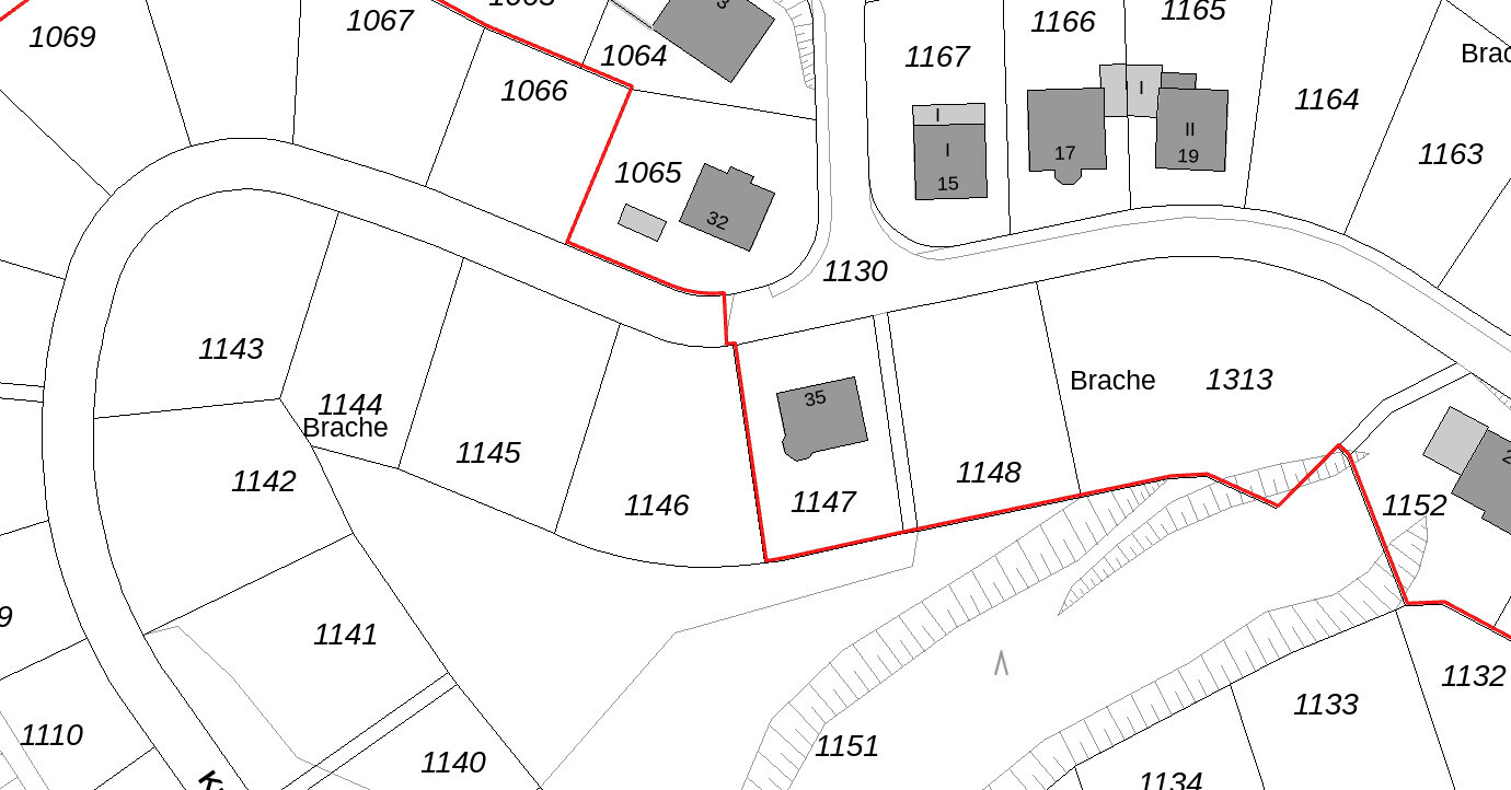 Katastralplan mit Parzellen, Straßenverlauf und roter Grundstücksgrenze