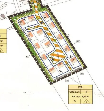 Lageplan eines Gebäudekomplexes auf dem Grundstück mit Grünflächen und Parkplätzen.