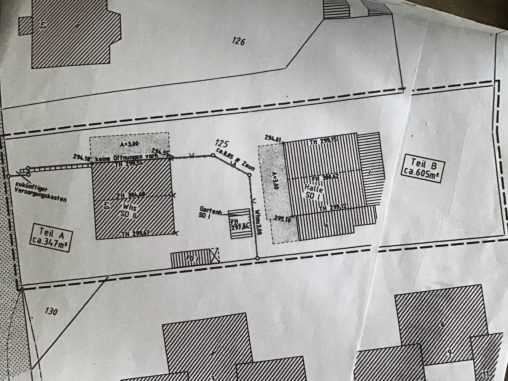 Lageplan eines Bauprojekts: Teil A ca. 347 m2, Teil B ca. 605 m2.