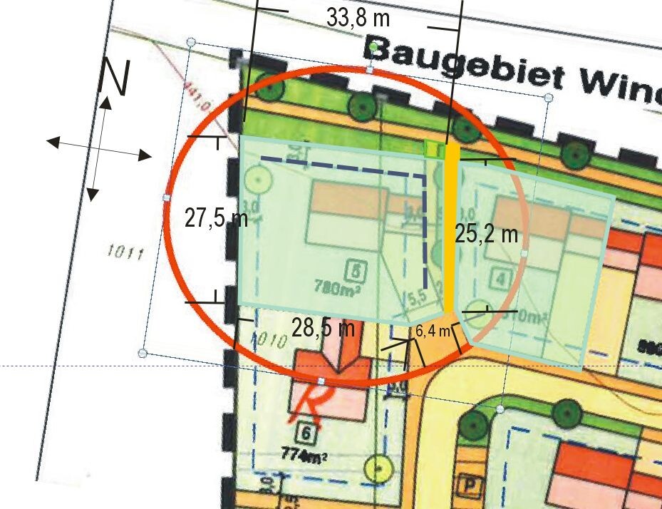 Lageplan eines Baugrundstücks mit Gebäuden, Grenzlinien und Maßangaben im Kreis markiert.